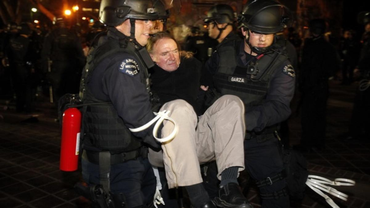 Protestatarii mişcării "Occupy L.A.", dispersaţi de poliţie (GALERIE FOTO)