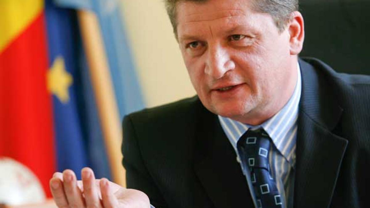 EXCLUSIV Din 2012 se vor reintroduce radarele fixe pe drumuri. Citeşte răspunsurile date de Lucian Diniţă, şeful Poliţiei Rutiere, la întrebările puse de cititorii Jurnalului Naţional