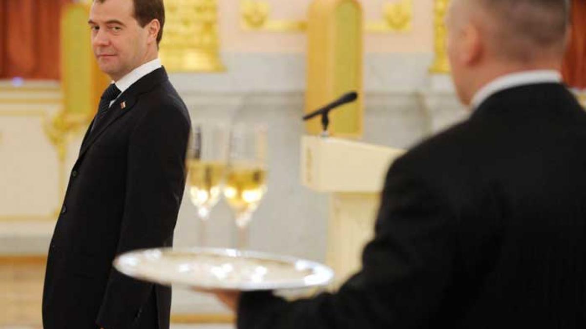 Medvedev nu-i îmbată pe ruşi cu apă rece
