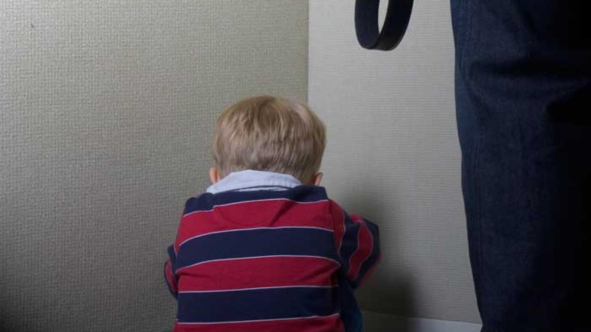 Părinţii şi profesorii violenţi vor fi amendaţi