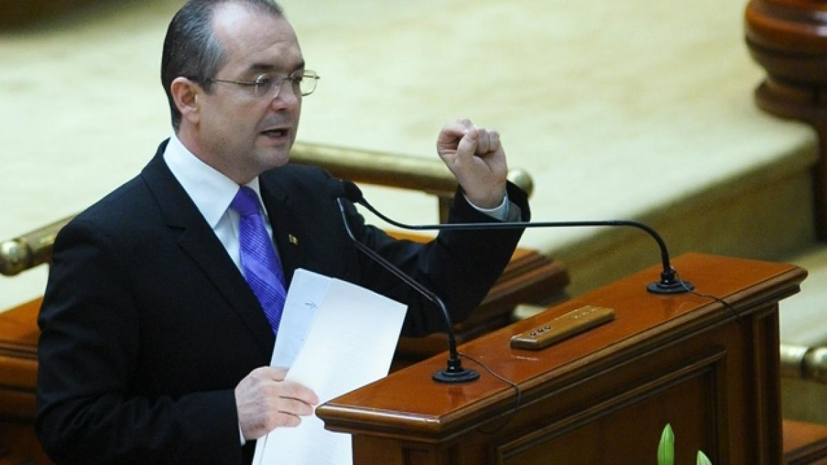 Premierul Emil Boc promite că în 2012 nu vor fi tăiate salariile şi pensiile