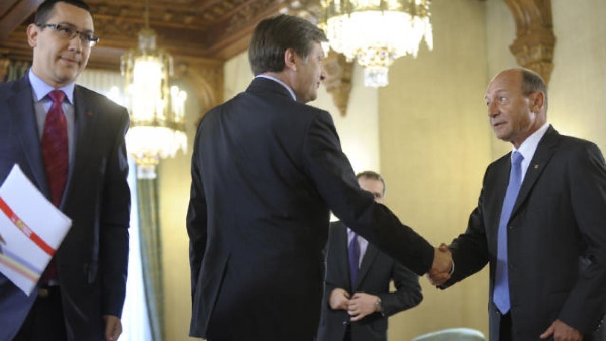 Băsescu se consultă miercuri cu Puterea şi Opoziţia la ore diferite