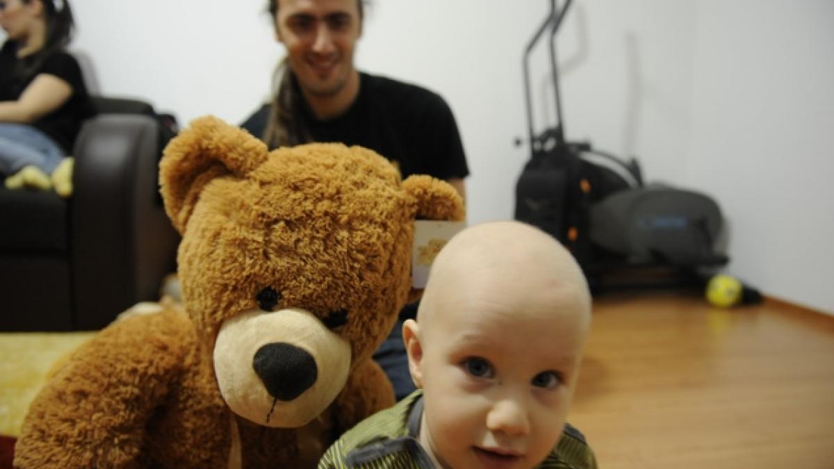 75 de centimetri de viaţă. Motocicliştii din Bucureşti luptă pentru  salvarea lui Matei, bebeluşul măcinat de cancer