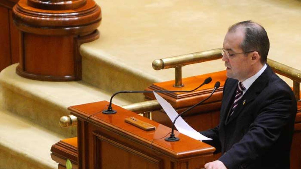 Guvernul Boc, faţă-n faţă cu a zecea moţiune de cenzură: "După 22 de ani, democraţia în pericol"