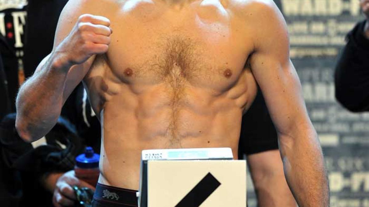 Bute va boxa  cu Carl Froch
