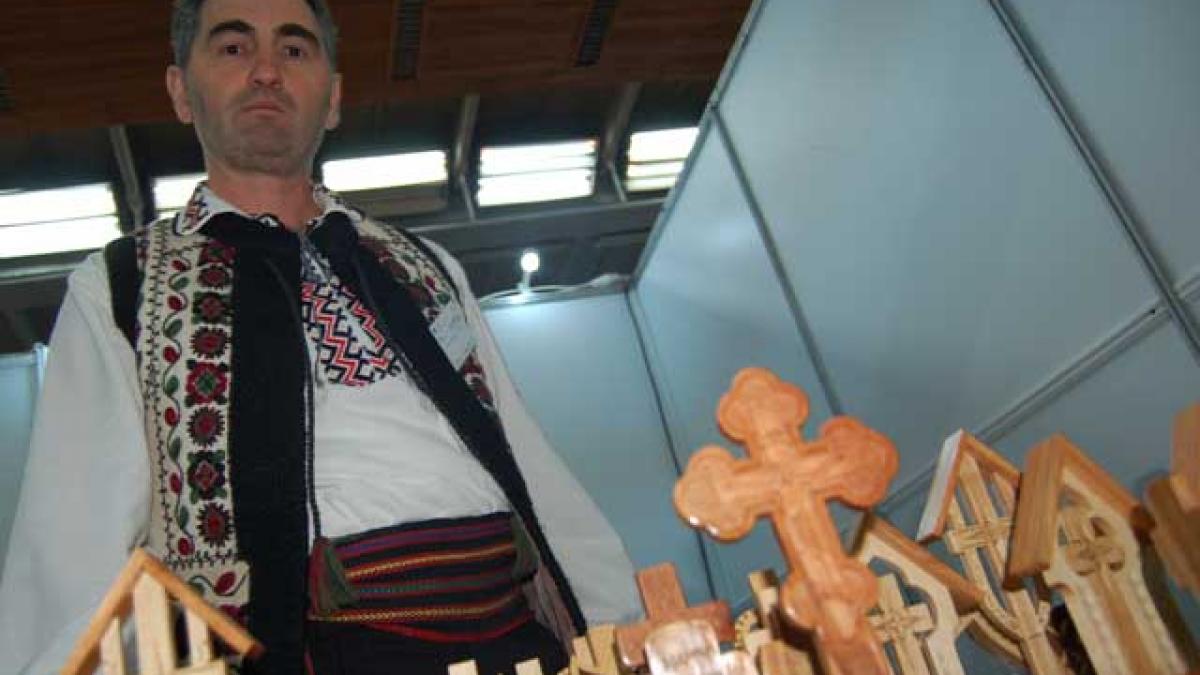 Meşterul Ungureanu, ucenicul lui Dumnezeu. A "primit" putere să treacă peste cumpăna vieţii descoperindu-şi vocaţia: sculptura în lemn