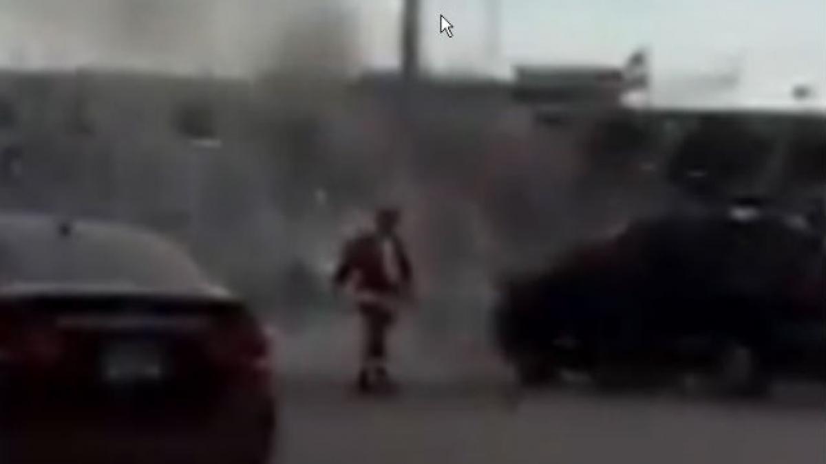 Două persoane implicate într-un accident rutier, salvate de Moş Crăciun (VIDEO)