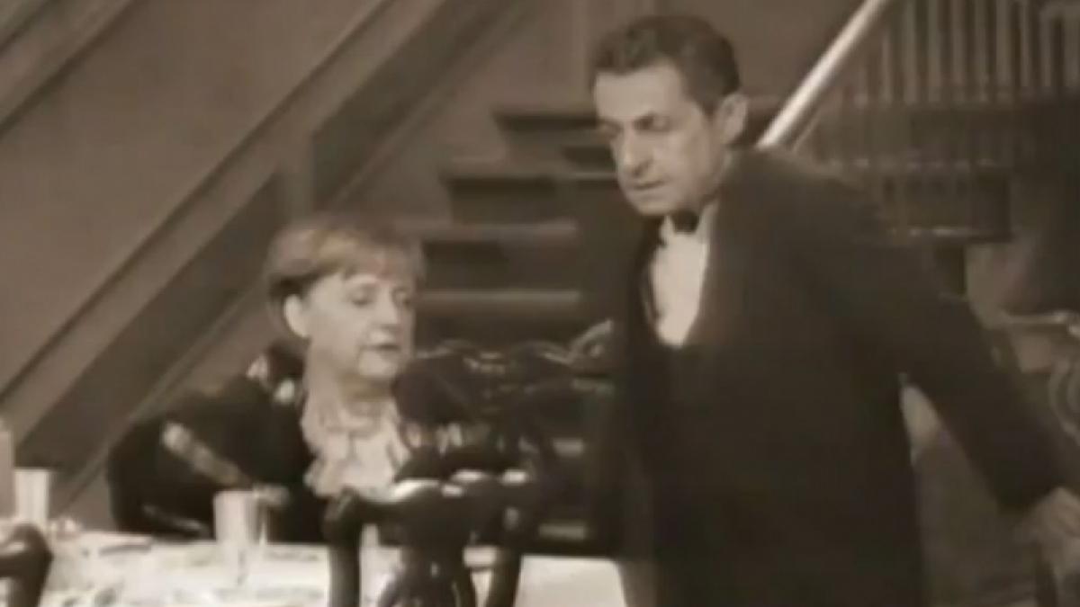 Nicolas Sarkozy, majordomul Angelei Merkel, într-o schiţă de Anul Nou (VIDEO)