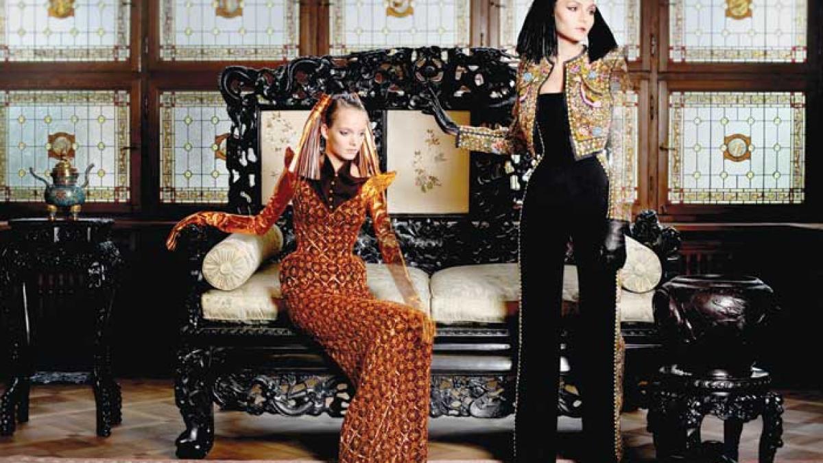 100%. RO. Haute-couture şi tradiţie românească