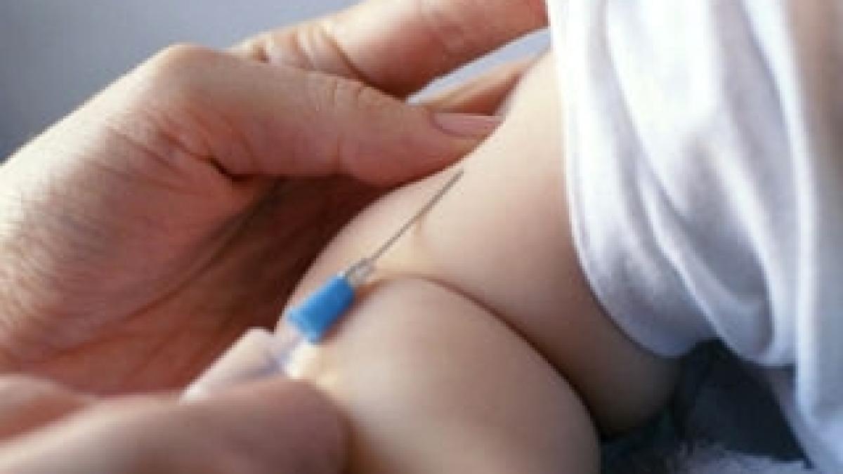 Ministerul Sănătăţii a sistat vaccinarea antigripală