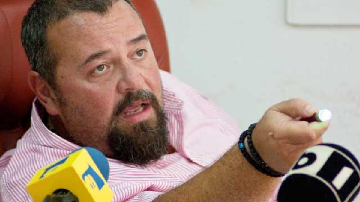 Piedone confuzat politic de panseluţe