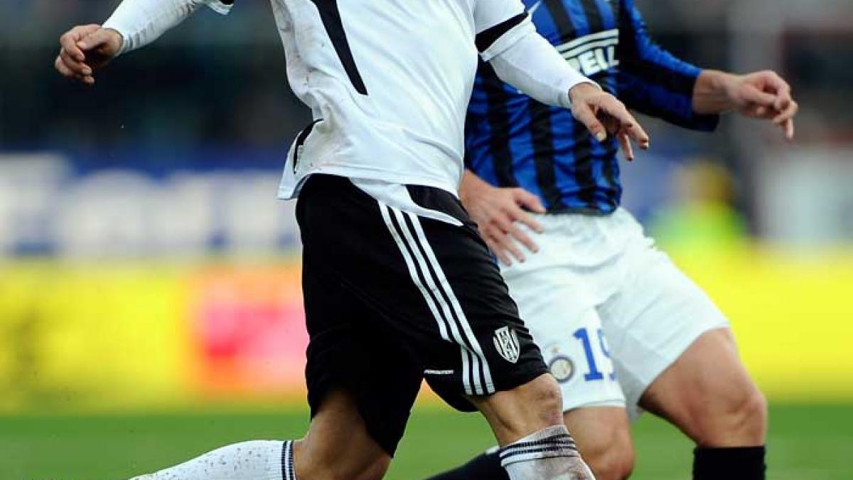 Mutu rămâne la Cesena
