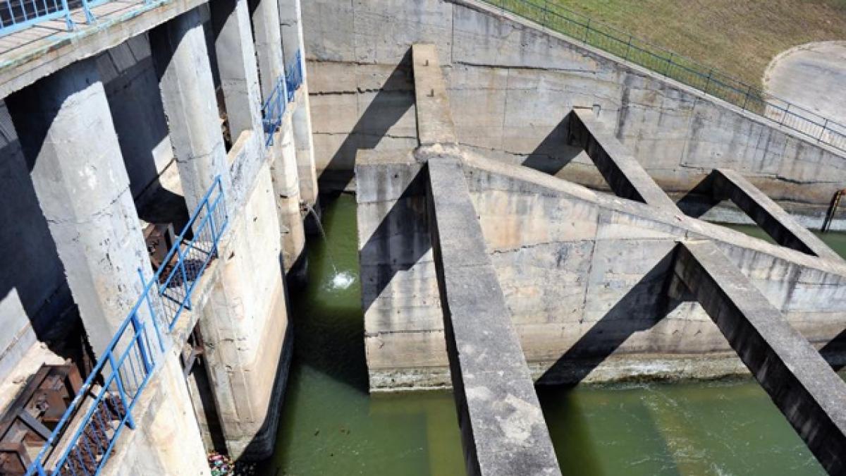 Alro: Hidroelectrica ar trebui să ridice forţa majoră, producătorii termo speculează seceta