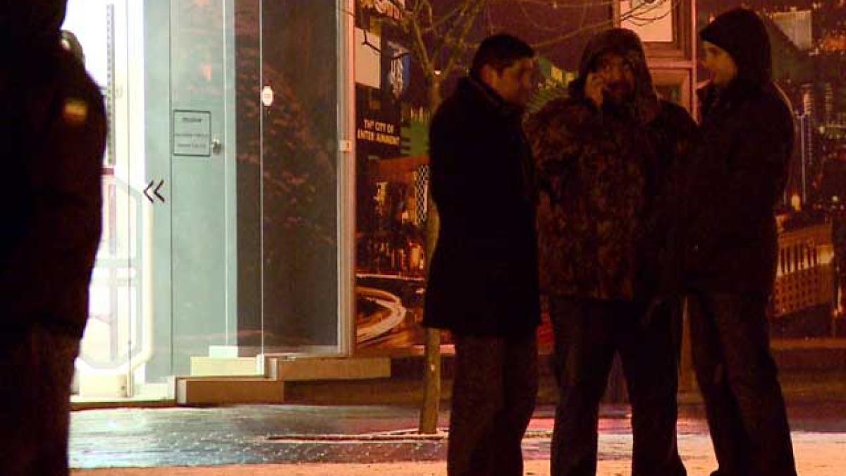 "Doi ş-un sfert" şi-a trimis spionii printre manifestanţii de la Timişoara