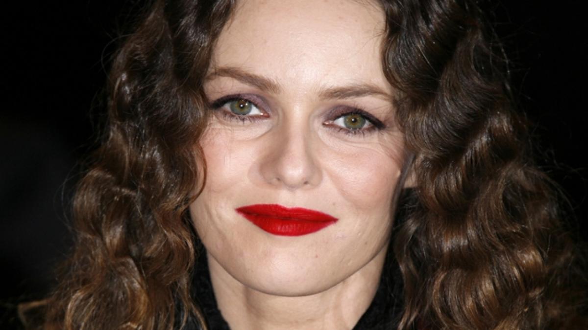 Vanessa Paradis nu crede în căsătorie sau în suflete pereche