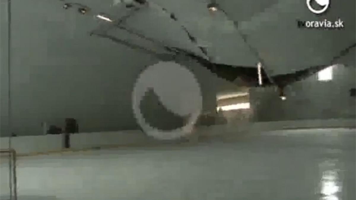 VIDEO: Tavanul unui patinoar s-a prăbuşit în timpul unui antrenament de hochei pe gheaţă