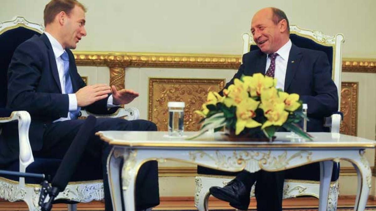 Băsescu serveşte Fondul Monetar cu bancuri