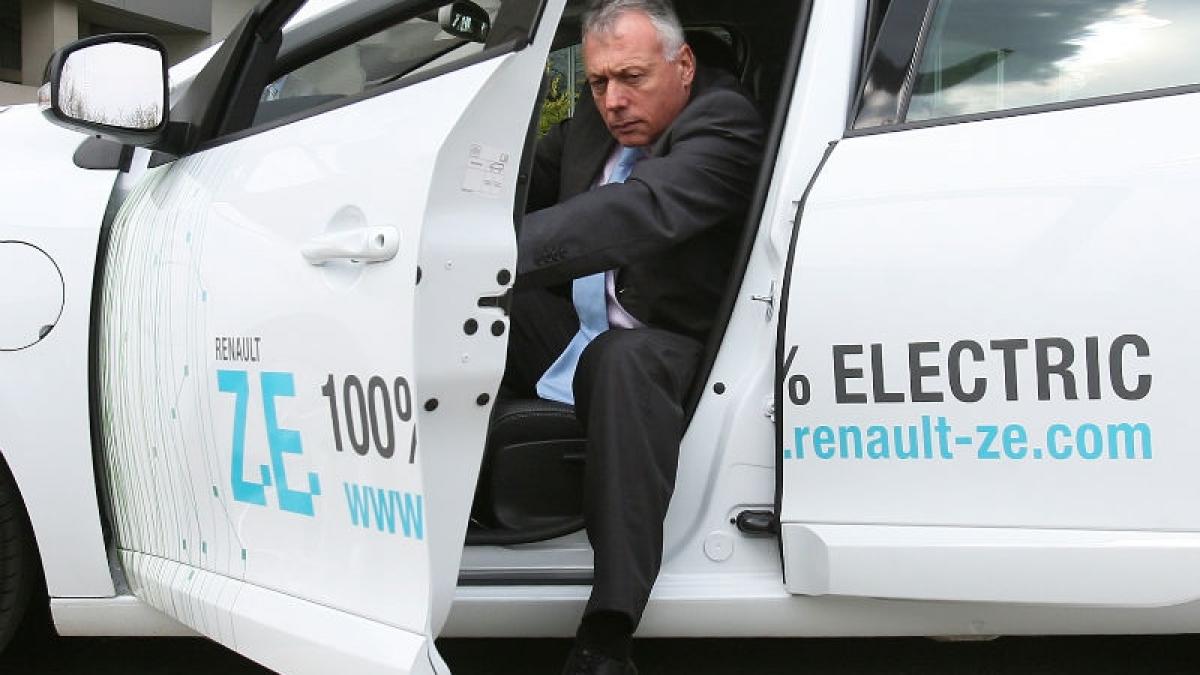 Guvernul a decis suspendarea taxei auto de primă vânzare
