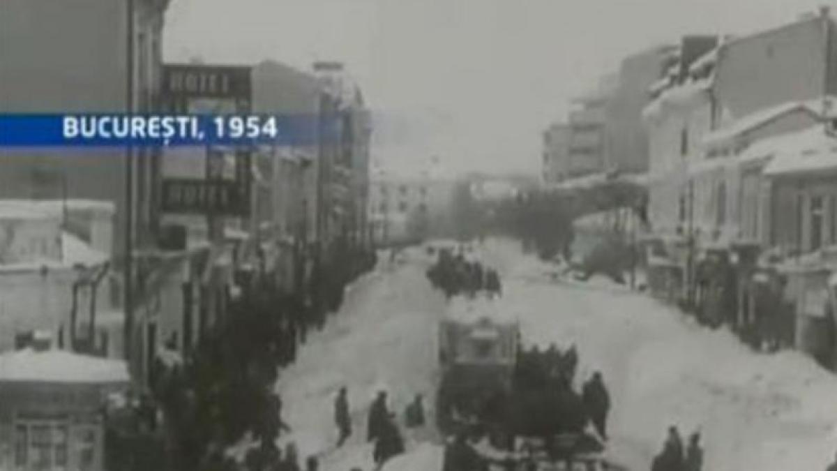 În luptă cu nămeţii, acum 58 de ani. Vezi imagini cu Marele Viscol din 1954
