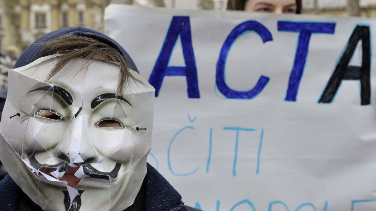 Există speranţă: Cehia şi Polonia suspendă ratificarea ACTA