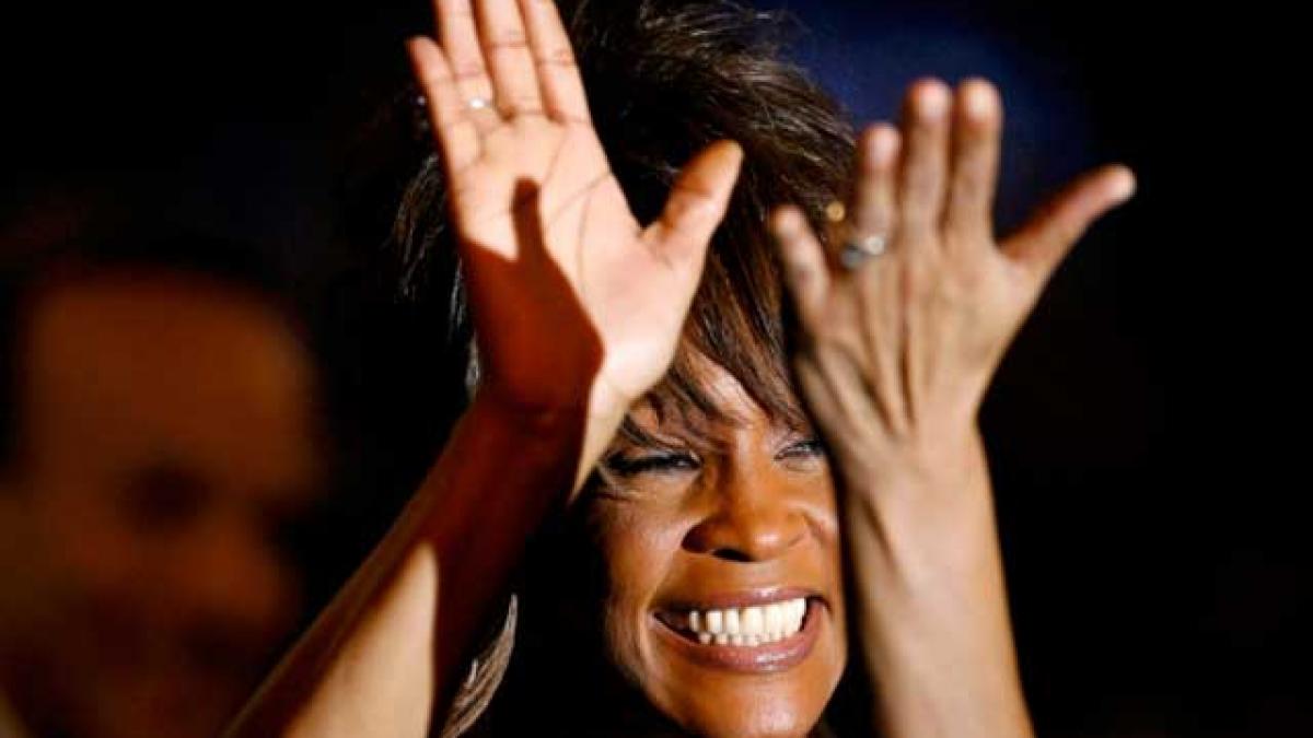 Mari artişti deplâng moartea cântăreţei Whitney Houston
