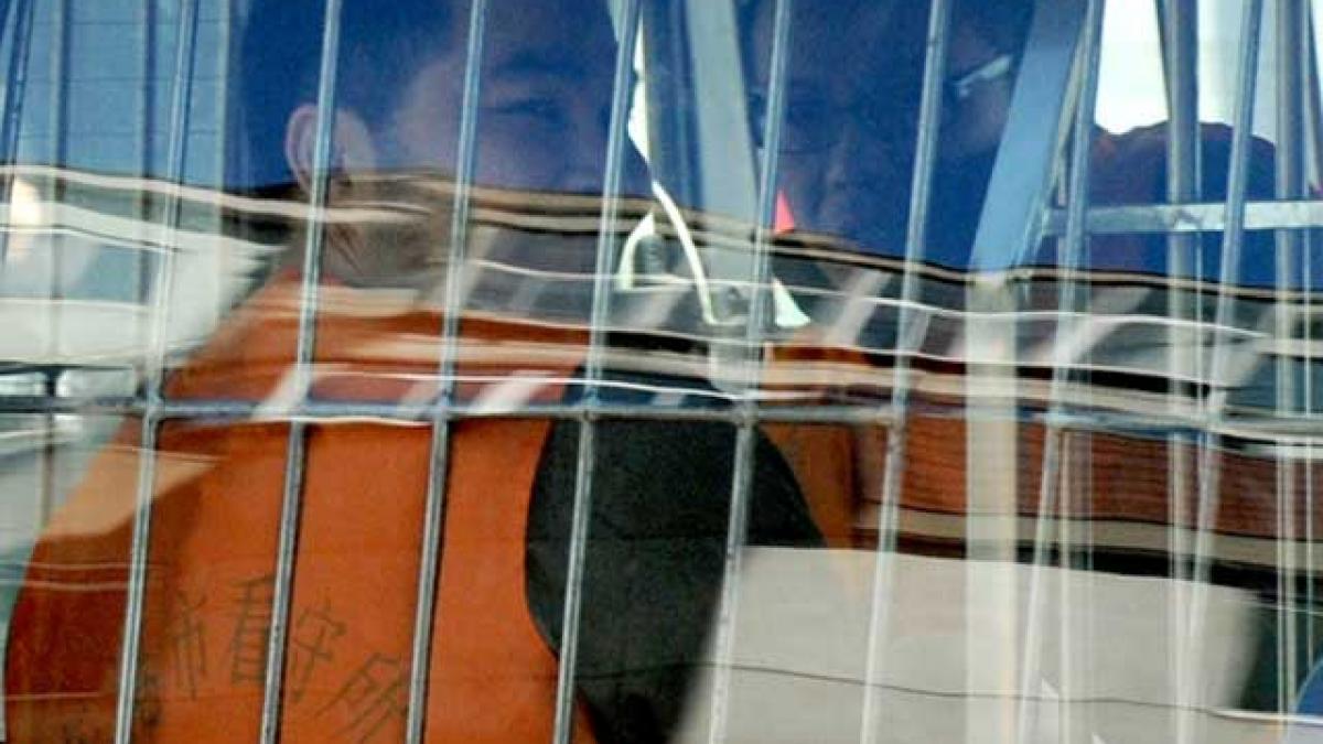 Patru arbitri de fotbal chinezi condamnaţi la închisoare pentru blaturi