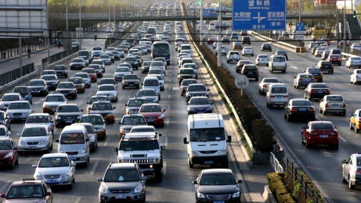 Beijingul are cinci milioane de maşini în trafic
