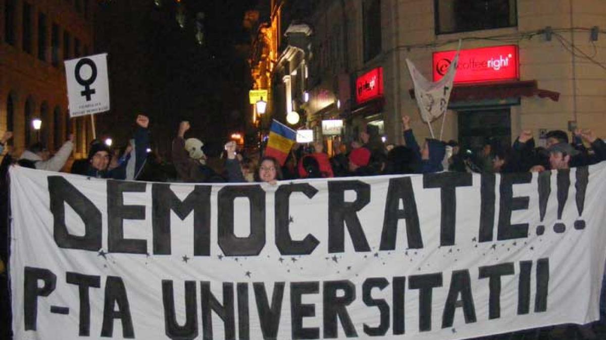 „Voi protesta împotriva şmenului naţional decorat cu geanta Vuitton”
