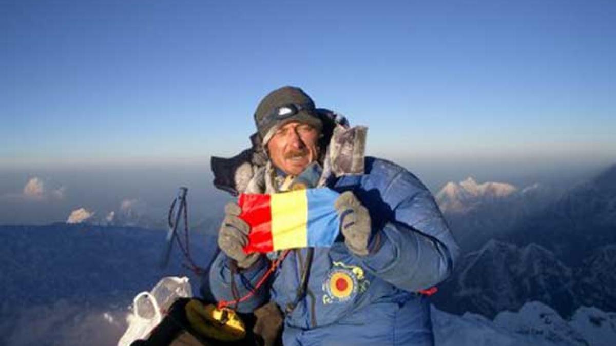 Gheorghe Dijmărescu, Everestul alpiniştilor din România. A sărit din tren şi a trecut Dunărea înot să scape de comunism