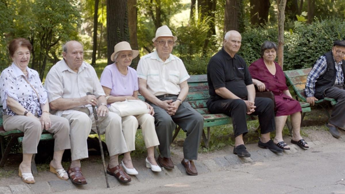 În România trăiesc 5.555.000 de pensionari. Vezi care este pensia medie