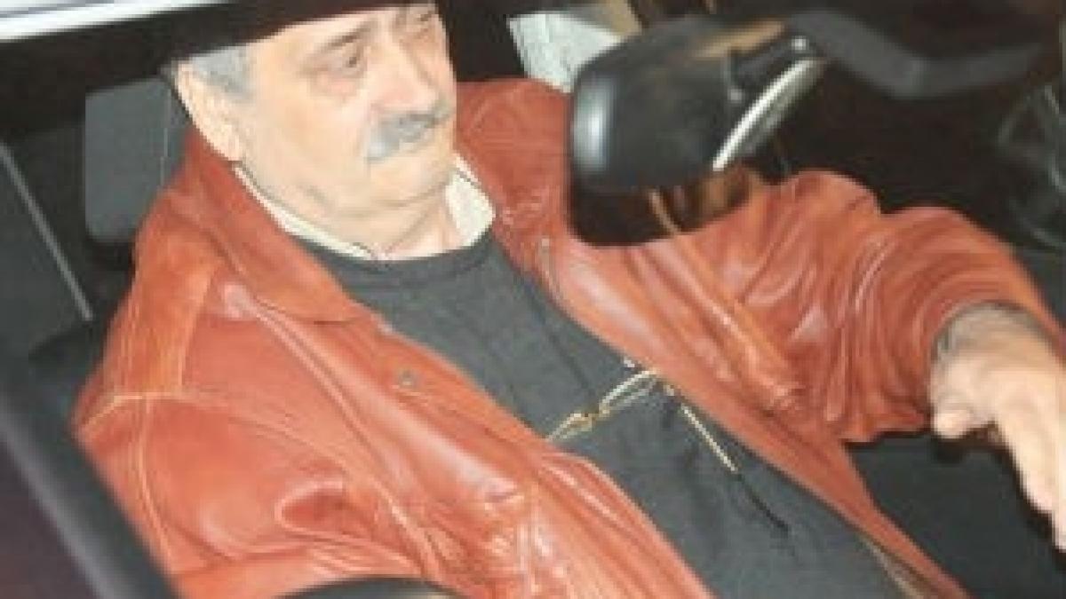 Vicepreşedintele Curţii de Apel Timişoara se temea că în loc de mită, o să ia ţeapă. Vezi filmul unui dublu flagrant pus la cale de DNA. Cătălin Şerban, arestat preventiv 29 de zile