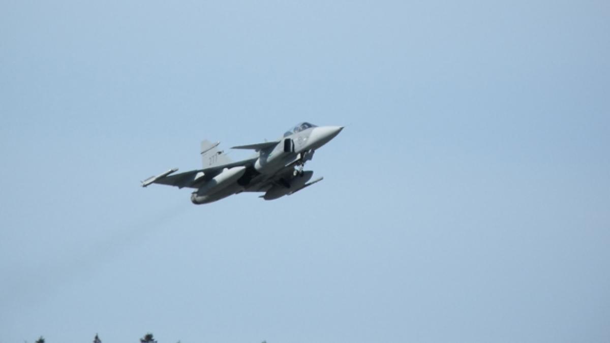 Vezi imagini spectaculoase de la exerciţiile militare aviatice Gripen – Lion Effort 2012 (GALERIE FOTO-VIDEO)