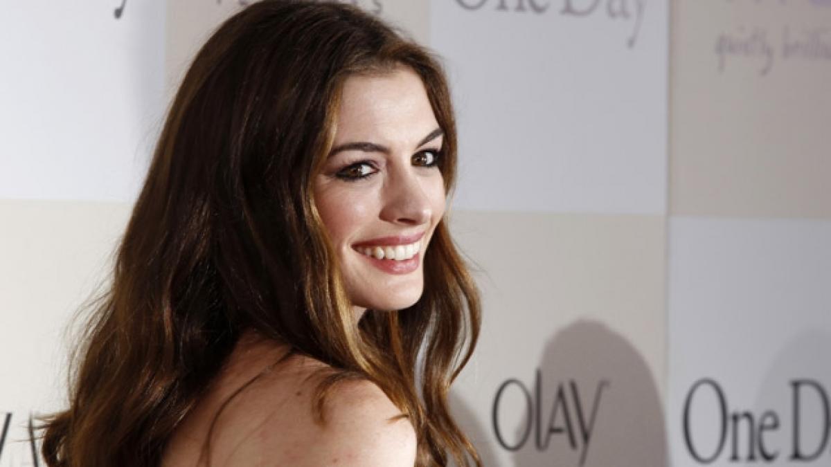 Anne Hathaway s-a tuns scurt pentru rolul din "Mizerabilii"