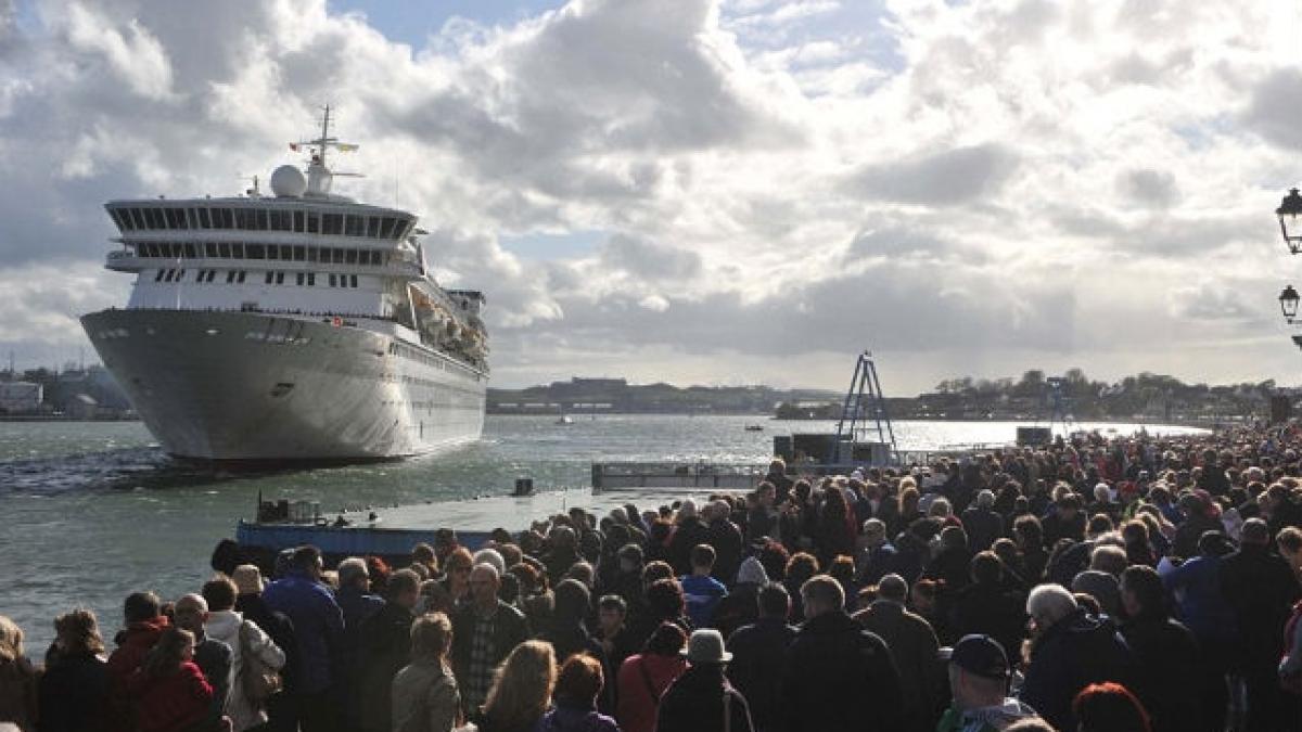 SEMN RĂU? Vasul care reface traseul Titanicului s-a întors din drum după câteva ore