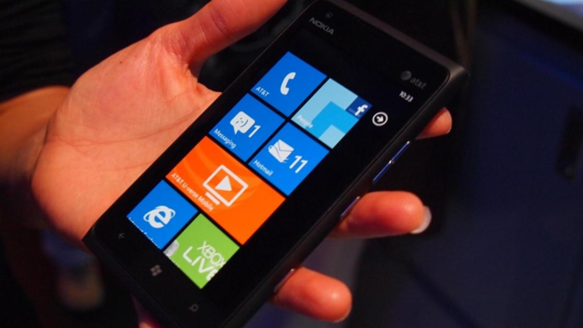 Conexiunea la internet joacă feste smartphone-ului Lumia 900