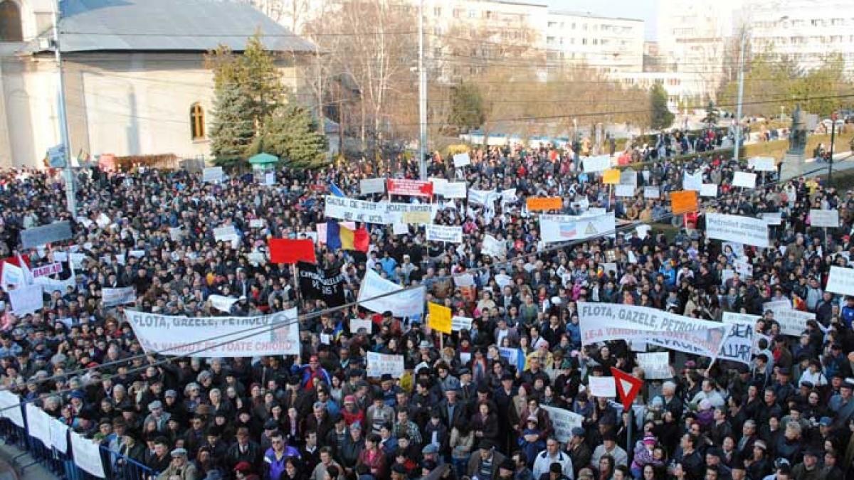 Bârlad. Protest cu mâna pe biblie: 8.000 de suflete s-au rugat pentru interzicerea exploatării gazelor de şist