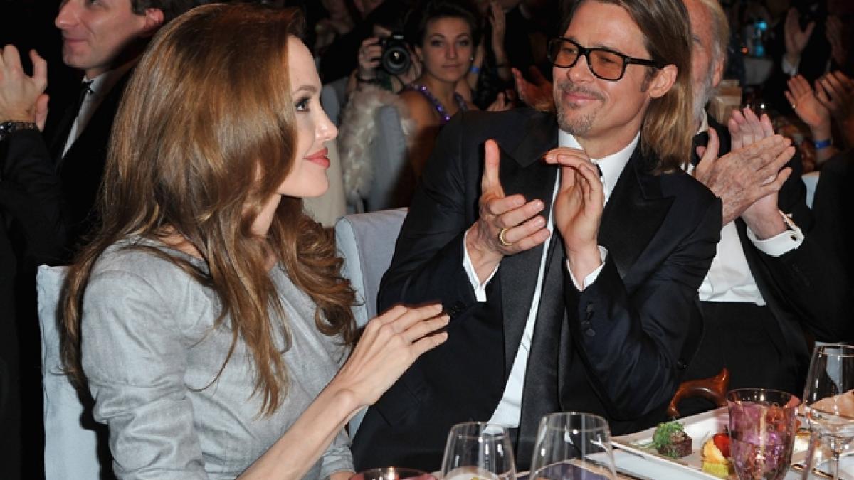 Angelina Jolie i-a cumpărat lui Brad Pitt un elicopter