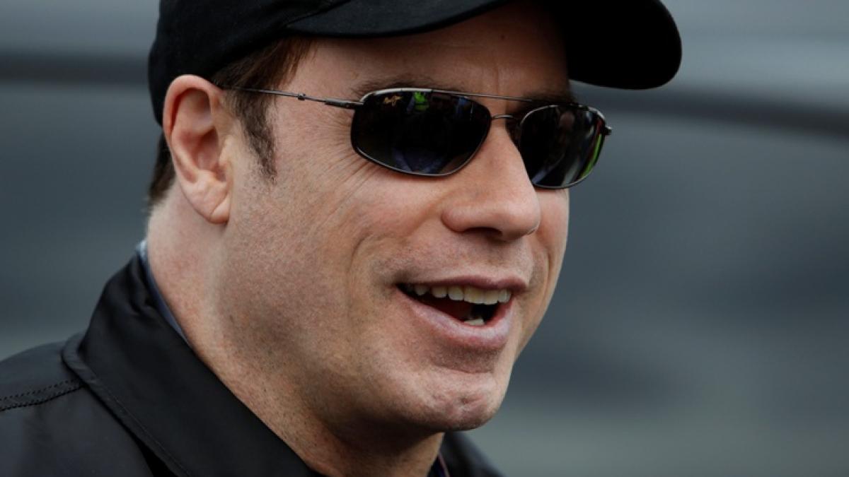 John Travolta, acuzat că s-ar fi dat la colegul de platou din "Grease". Actorul i-ar fi făcut avansuri şi lui Richard Gere