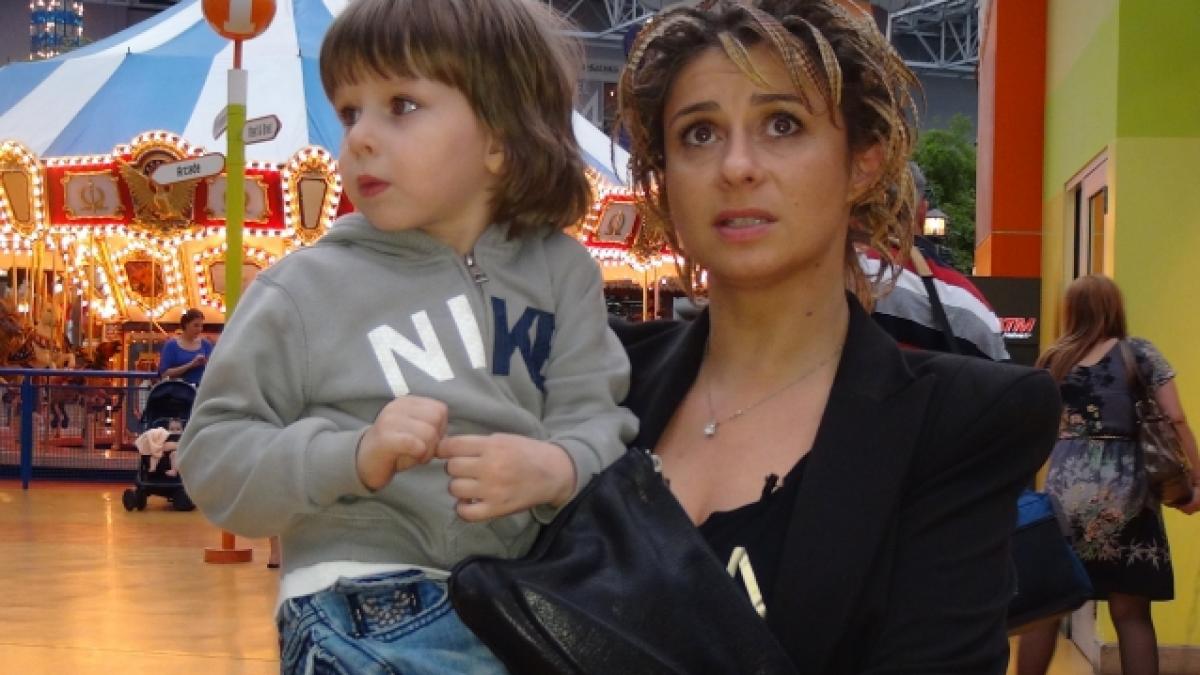Anamaria Prodan luată la întrebări de vameşii din Minneapolis