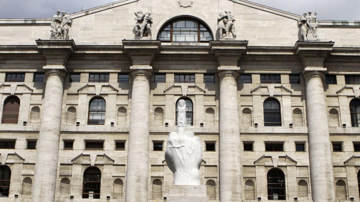 Cinci analişti ai Standard & Poor's, agenţie care a retrogradat ratingul Italiei, s-ar putea alege cu dosare penale