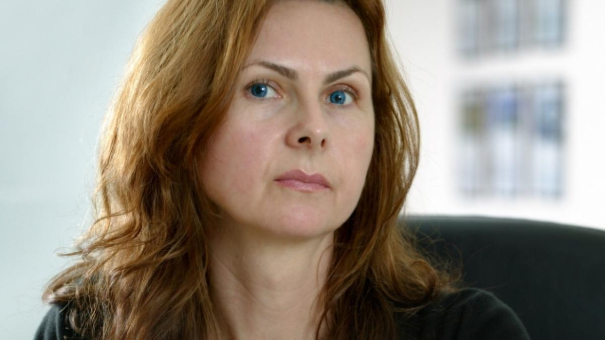 Cheia succesului: muncă asiduă, sute de CV-uri şi foarte multă răbdare