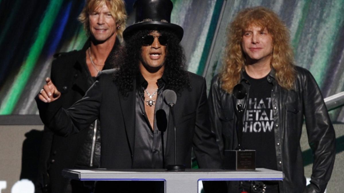 Guns N' Roses a interzis fanilor să poarte tricouri cu Slash la concertele din Marea Britanie