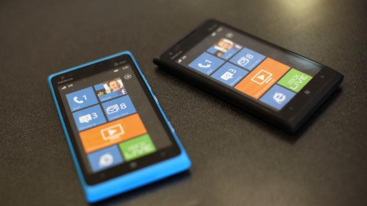 Nokia reduce la jumatate pretul pentru Lumia 900