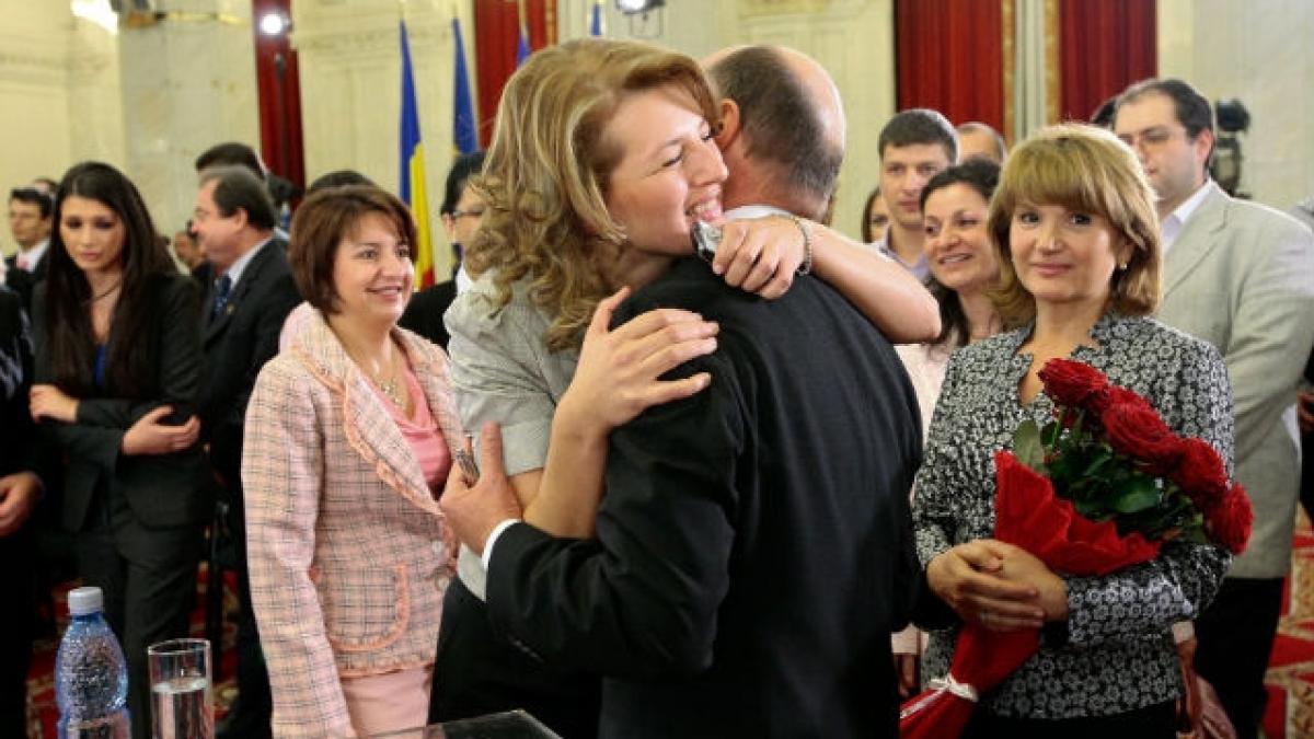Fata lui Băsescu, notar de un milion de euro