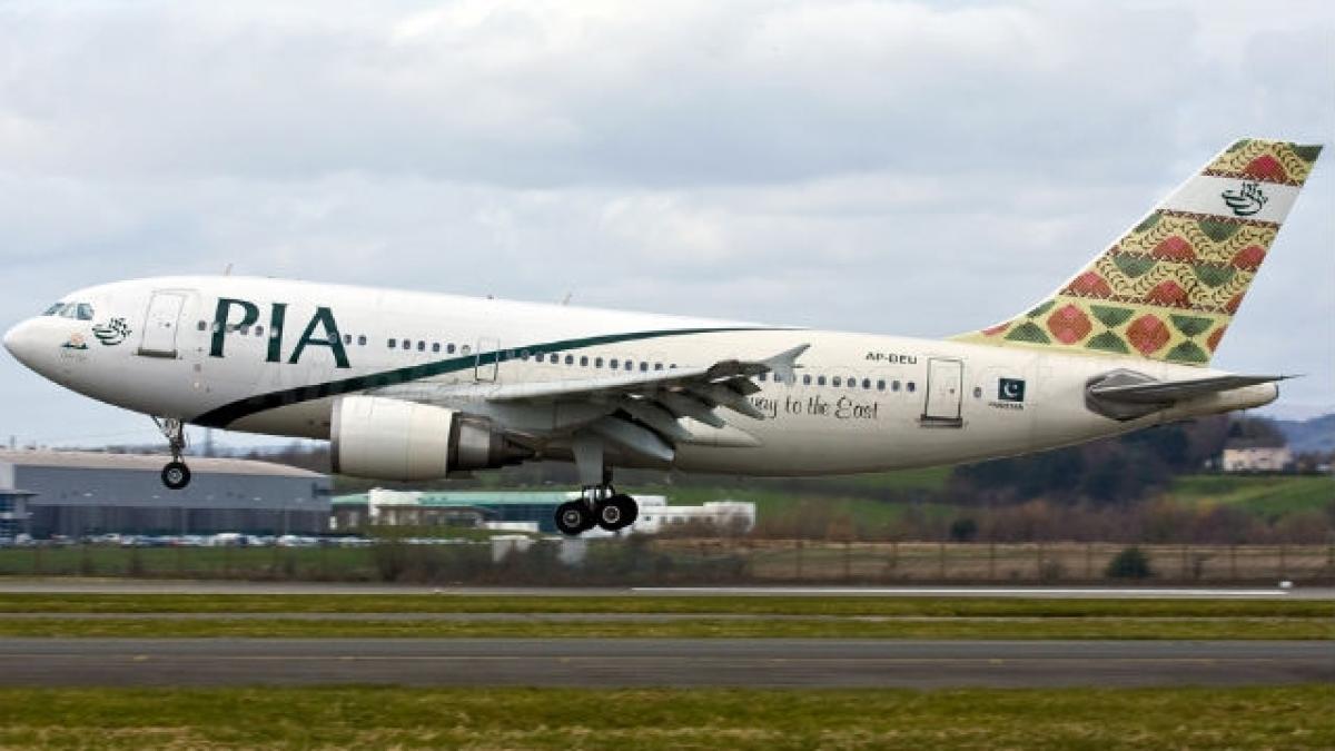 A adormit în avion şi s-a întors de unde plecase!