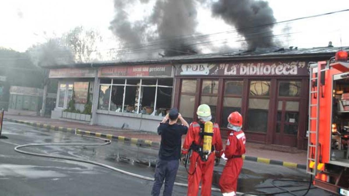 Incendiu devastator în Suceava: Două restaurante din centrul civic al oraşului s-au făcut scrum