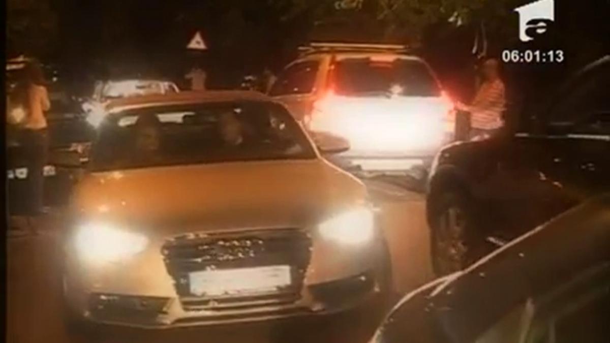 Câţi bani a strâns la nuntă Elena Băsescu. PLUS: Vezi cu ce maşini au venit invitaţii (VIDEO)
