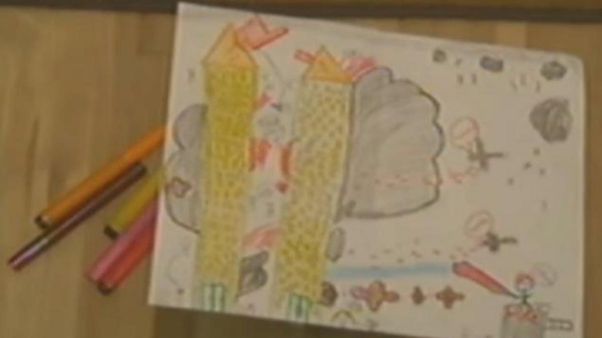 FOTO: Elevi din şcoala primară, obligaţi să deseneze în detaliu atentatele de la 11 septembrie din SUA