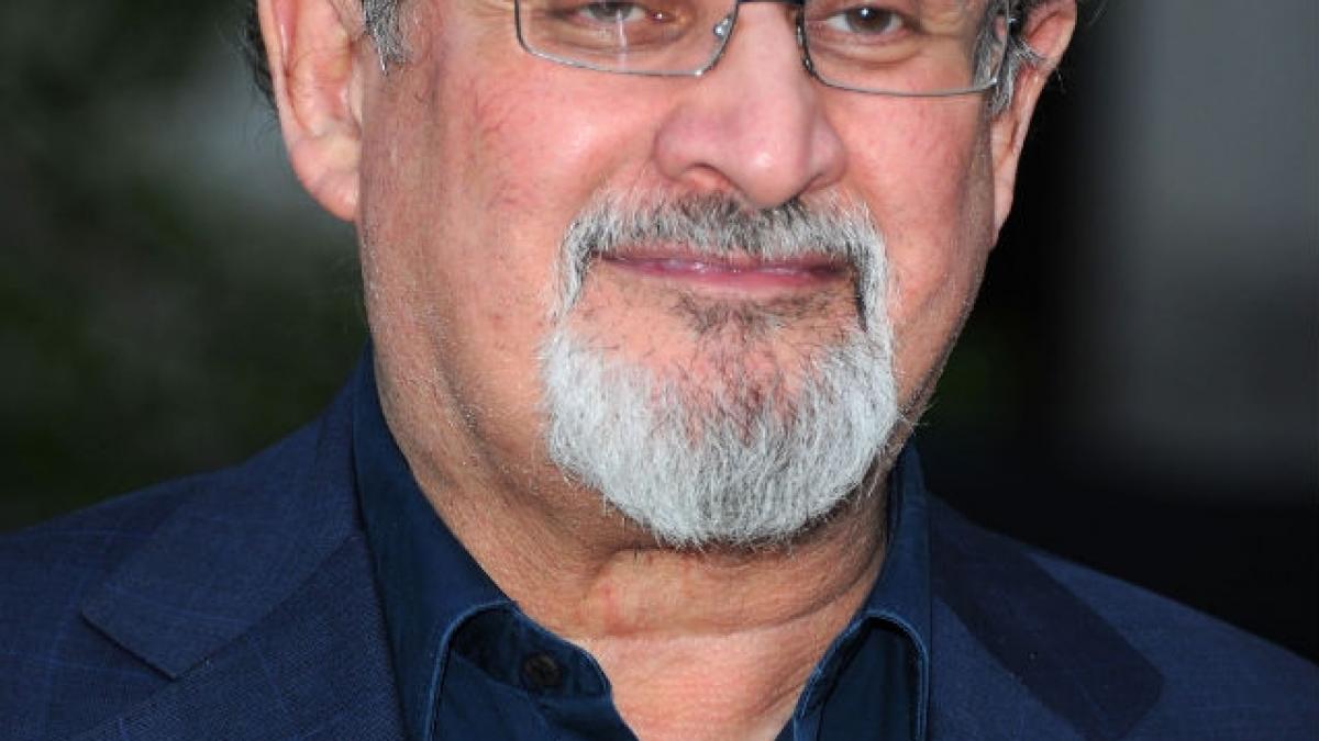A fost mărită recompensa pentru asasinarea scriitorului Salman Rushdie