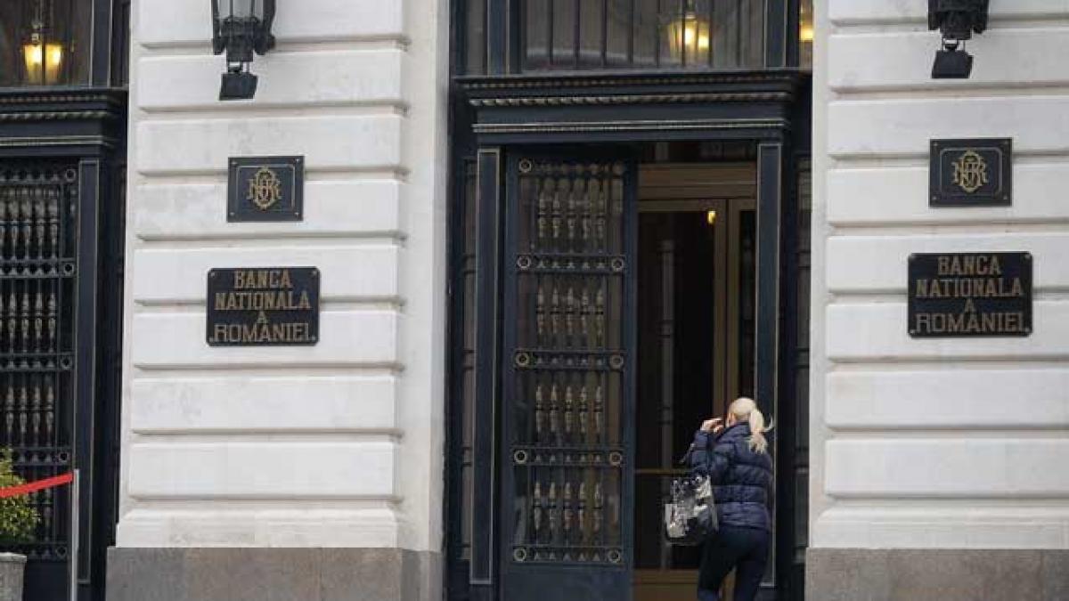 BNR:Deficitul de cont curent ar putea ajunge sub 4% din PIB la finalul anului 2012